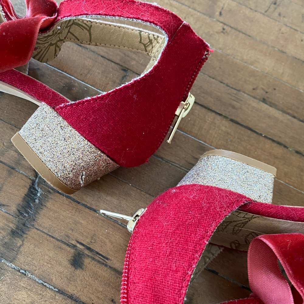 Joy, foil, girls, red and gold shoes, size 10 - Picture 3 of 5